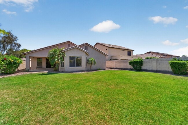 Building Photo - Spacious Gilbert Corner Lot Rental with 4 Bedrooms, Vaulted Ceilings & Private Backyard Retreat