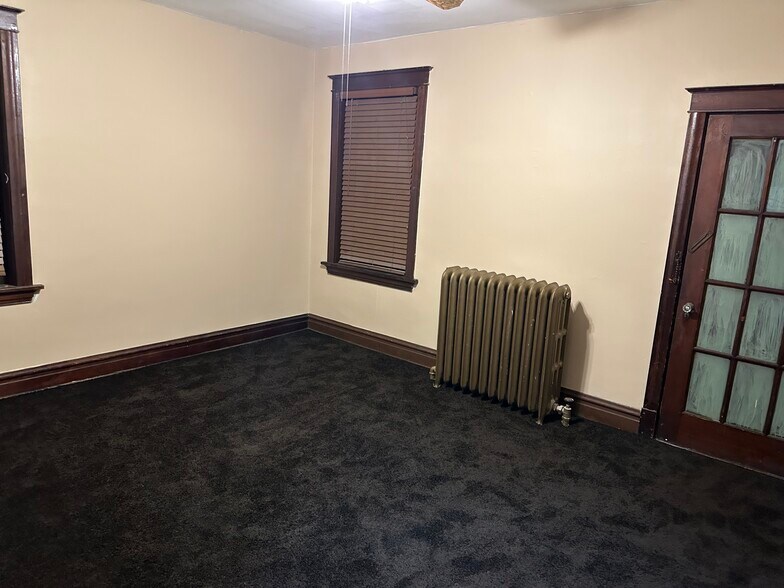 Bedroom unit 1 - 4947 Cote Brilliante Ave