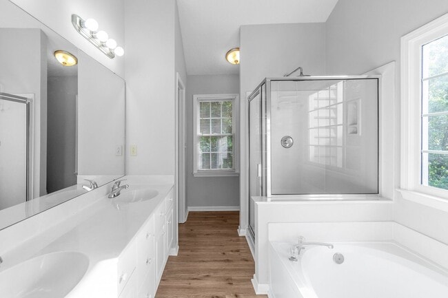 Building Photo - Spacious 2-Story Home with Finished Basement!