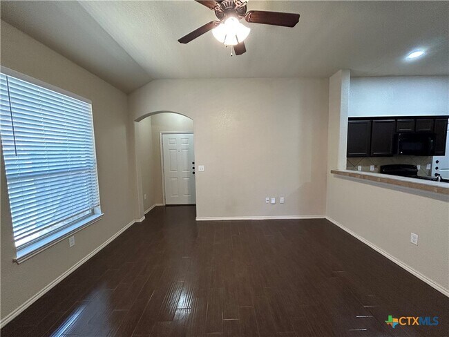 Building Photo - 692 Creekside Cir