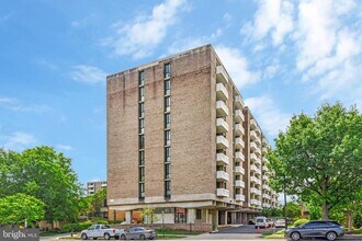 Building Photo - 300 M St SW