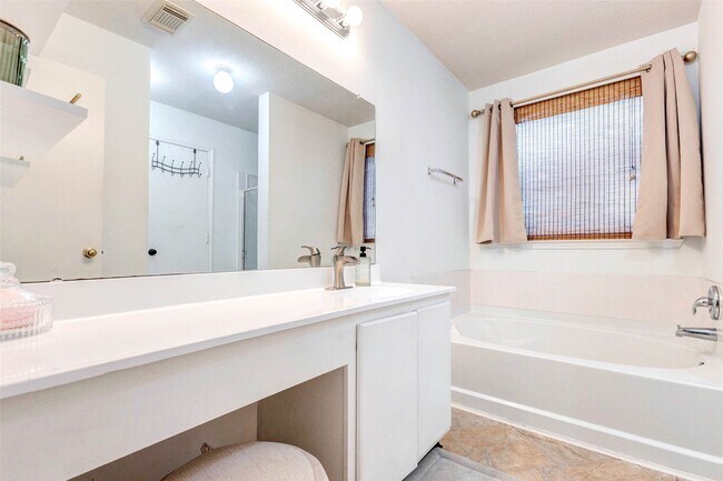 Building Photo - 822 Autumn Point Ln