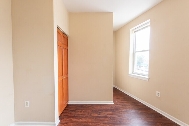 Building Photo - 2332 Frankford Ave