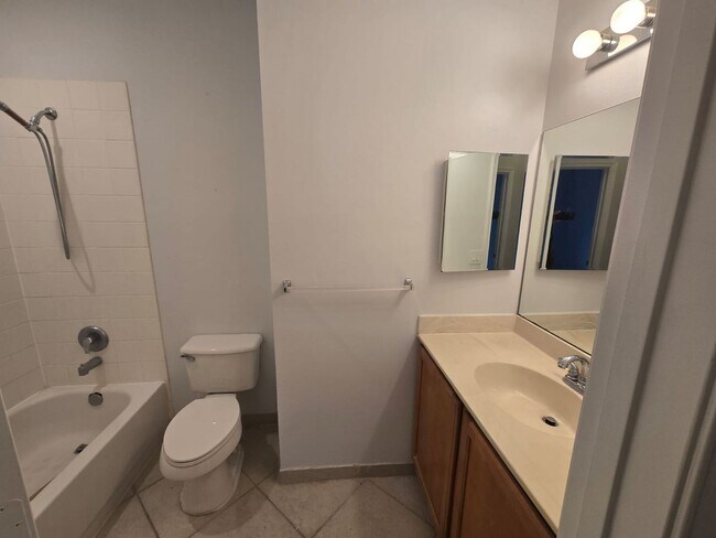 Building Photo - Bright + Spacious Home for Rent in West La...