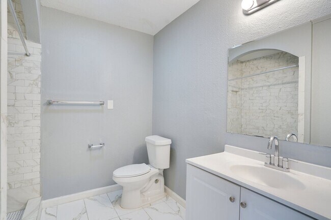 Building Photo - 304 John N Garner Cir