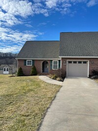 Building Photo - Duplex in Turner Ashby School District