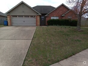 Building Photo - 4 Bedroom 2 Bath in Bentonville More Photo...