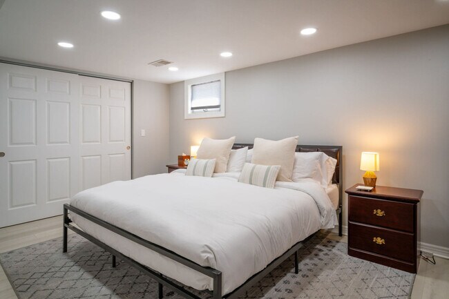 Building Photo - 525 Circle Dr