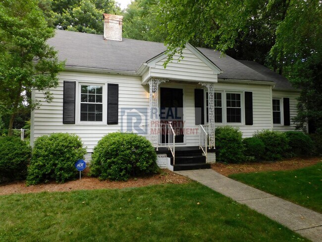 Building Photo - Irving Park Cottage 3BR/1.5BA w/1-Car Gara...