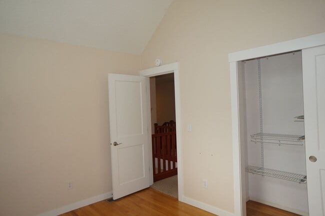 Building Photo - Stunning SW Portland (Arranmore) 4-bedroom...