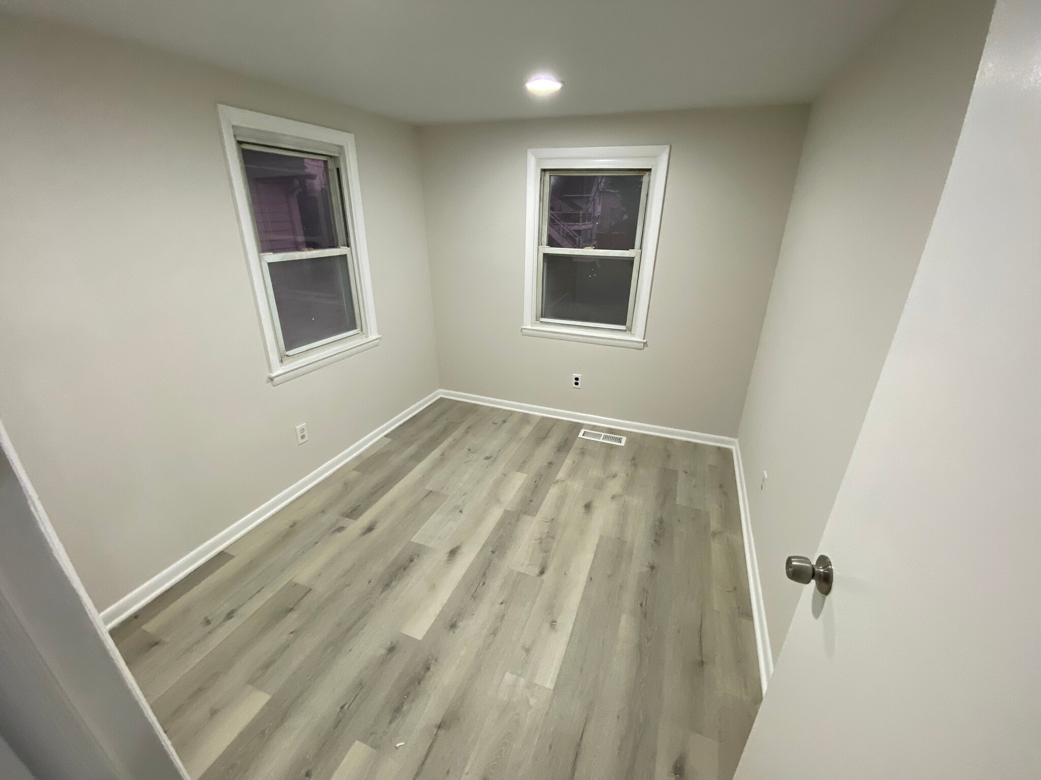 Building Photo - 563 Pennington Ave