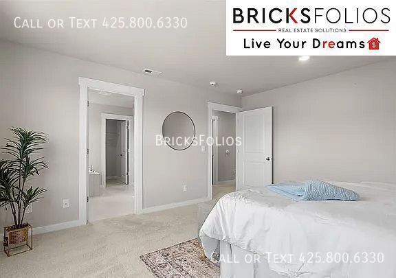 Building Photo - Captivating 5-Bedroom Home with Exceptional Features in Port Orchard.