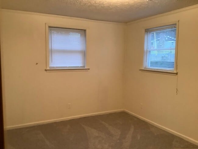 Building Photo - 3 Rainbow Forest Dr