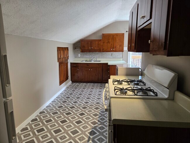 kitchen - 295 Shiloh Rd