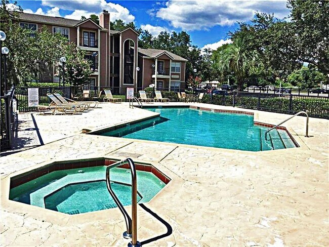 Building Photo - 2550 N Alafaya Trail