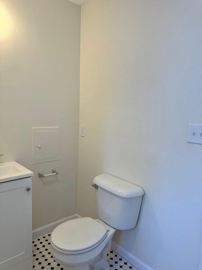 Building Photo - 220 Morton Rd