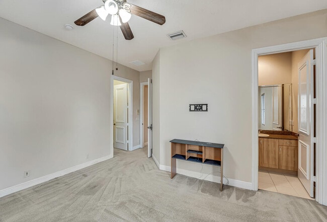 Building Photo - 10513 Versailles Blvd