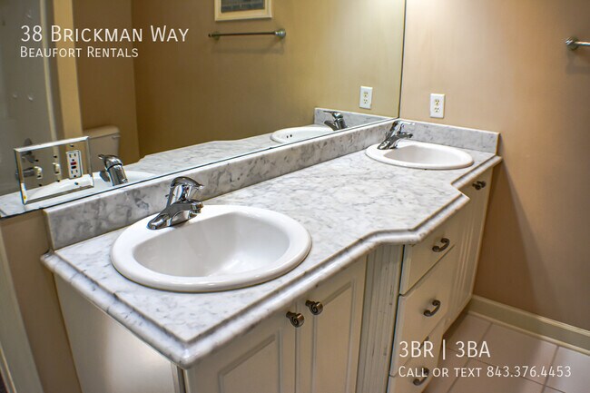 Building Photo - 38 Brickman Way