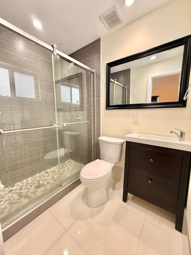 Building Photo - 1941 NE 51st Ct