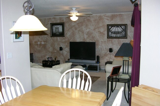 Building Photo - 1905 Dove Creek Cir