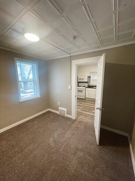 Building Photo - 1115 William St