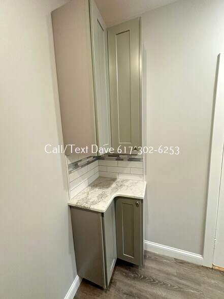 Building Photo - 4 Carol Ave