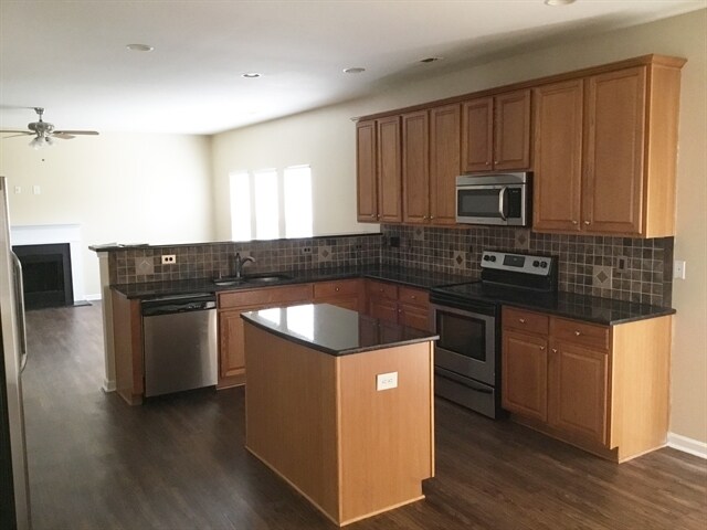 Building Photo - 1635 Swan Dr