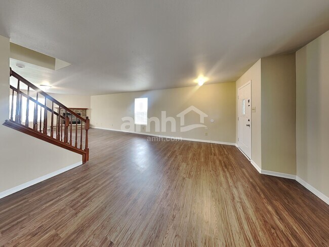 Building Photo - 467 Sedgewick Dr