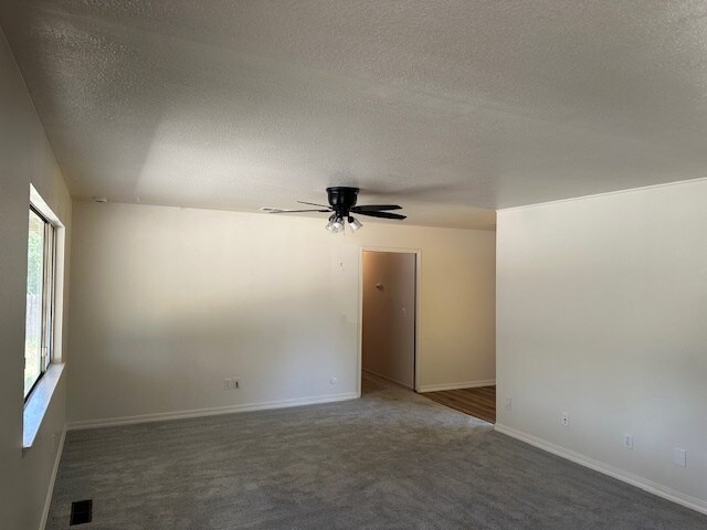Building Photo - East Modesto Country Living, 3 Bedrooms 2 Bathrooms