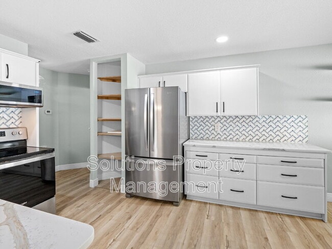 Building Photo - 751 Greenwood Manor Cir