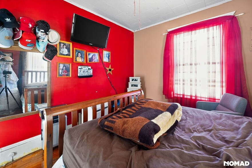 Building Photo - 38 Custer St