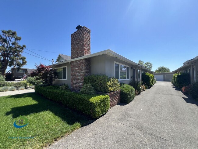 Building Photo - $2,895 - UPDATED 2 BR/1BA Duplex-Downtown Willow Glen!