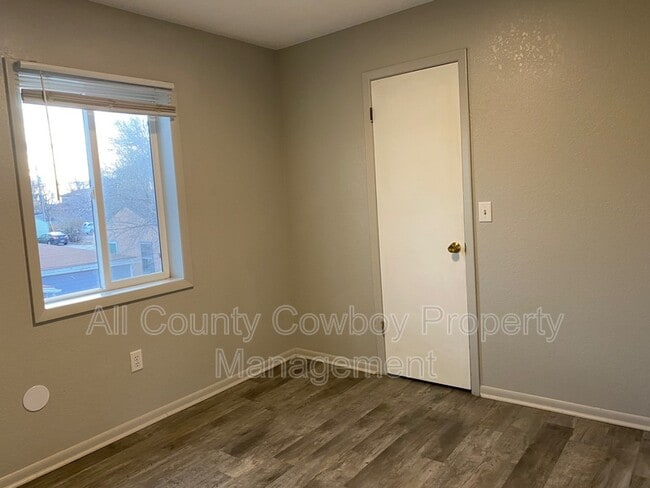 Building Photo - 862 N 5th St