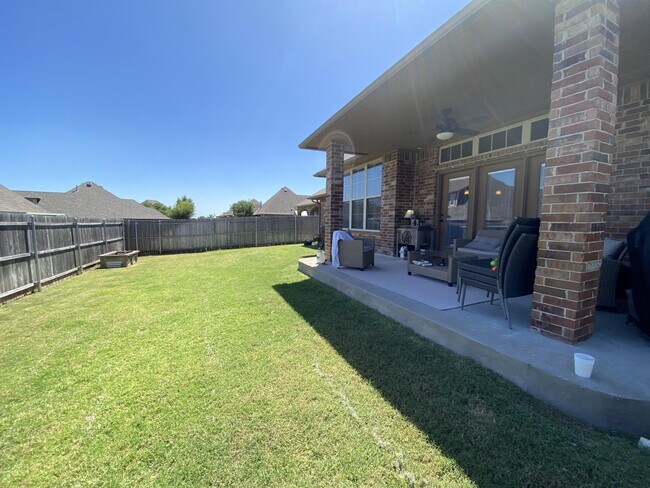 Building Photo - 812 Ryan Rd