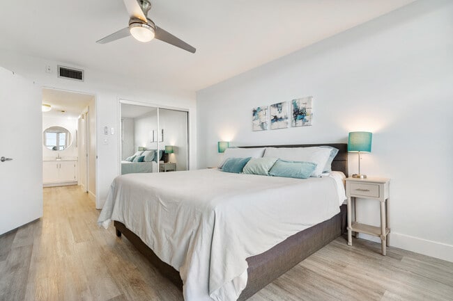 Building Photo - 3900 Oaks Clubhouse Dr