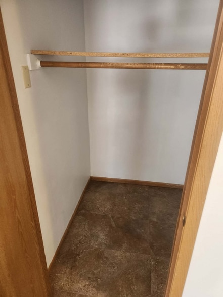 Building Photo - 600 Ravenswood Ct