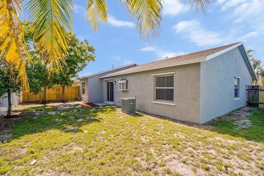 Building Photo - 6072 Lambeth Cir