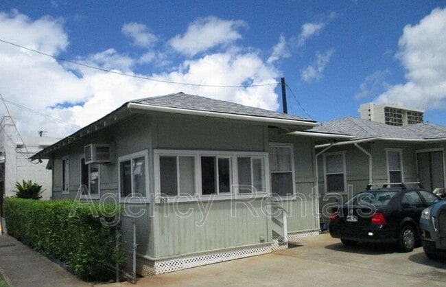 Primary Photo - 839A McCully St