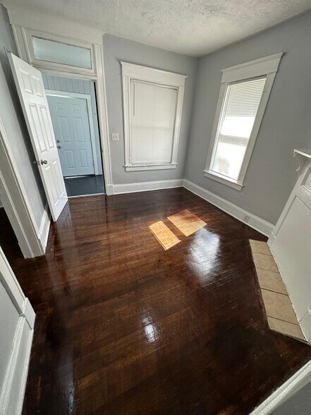 Building Photo - 1555 W 7th St