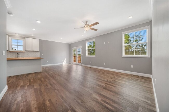 Building Photo - FANTASTIC 4 BEDROOM HOME LOCATED IN KARNS!!