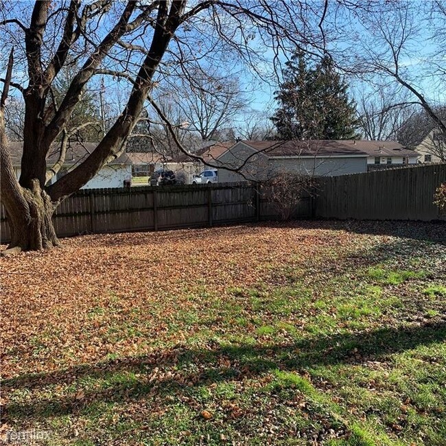 Building Photo - 3 br, 1 bath House - 3521 Loveland Rd