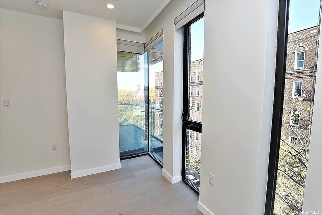 Building Photo - 41-26-41-44 44th St