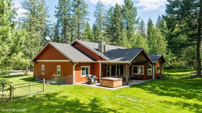 Primary Photo - Stunning Columbia Falls Home w/horse pasture