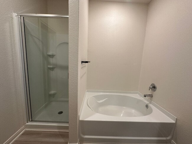 Building Photo - For Lease | 3 Bed, 2 Bath | 1,552 Sq Ft | ...