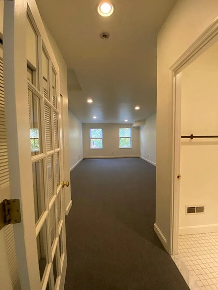 Building Photo - 702 N 2nd St