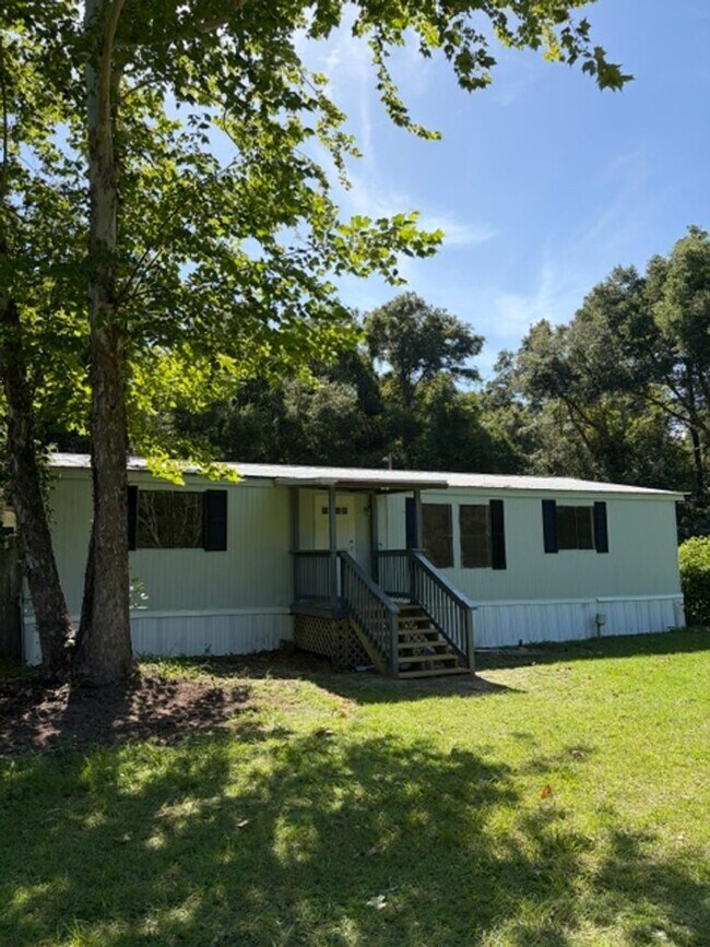 Building Photo - 40 Serafino Ln