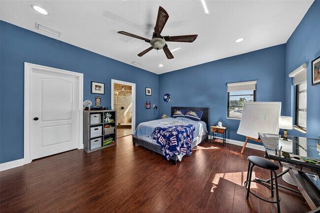 Building Photo - 2211 NE 43rd St