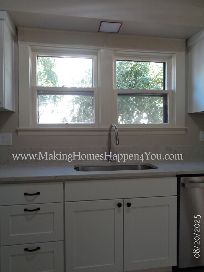 Building Photo - 2160 Trade St SE