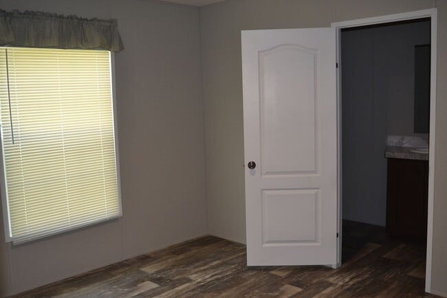 Building Photo - 100 Garlington Cir