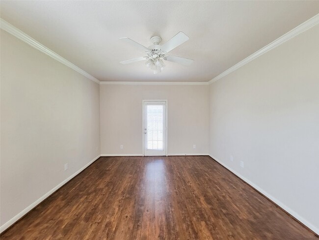 Building Photo - 2255 Braeswood Park Dr
